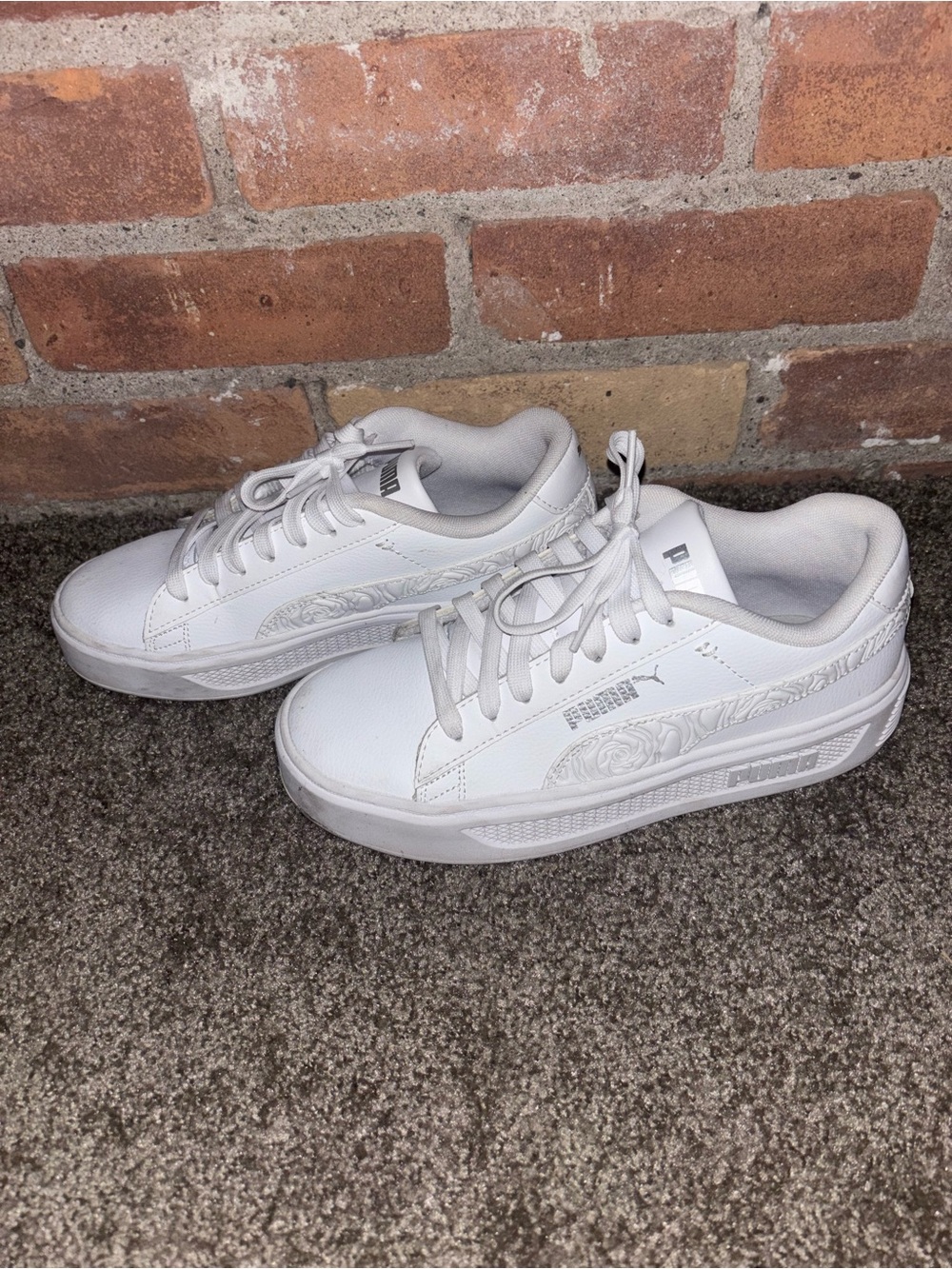 Puma Smash Platform V3 Low-Top Sneakers with Embossed Floral Accents